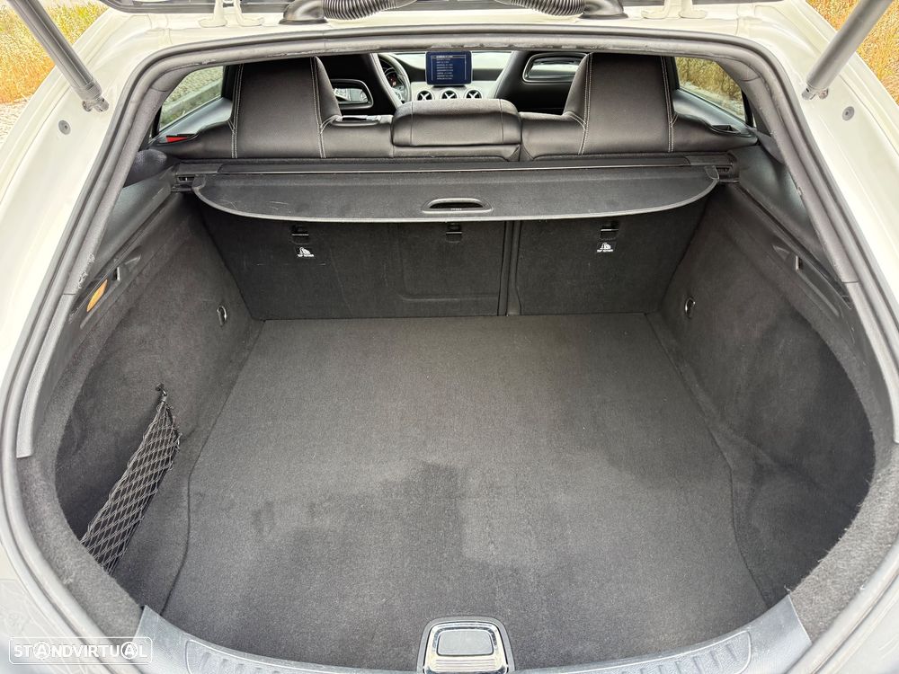 Mercedes-Benz CLA 200 d Shooting Brake AMG Line Aut. - 11