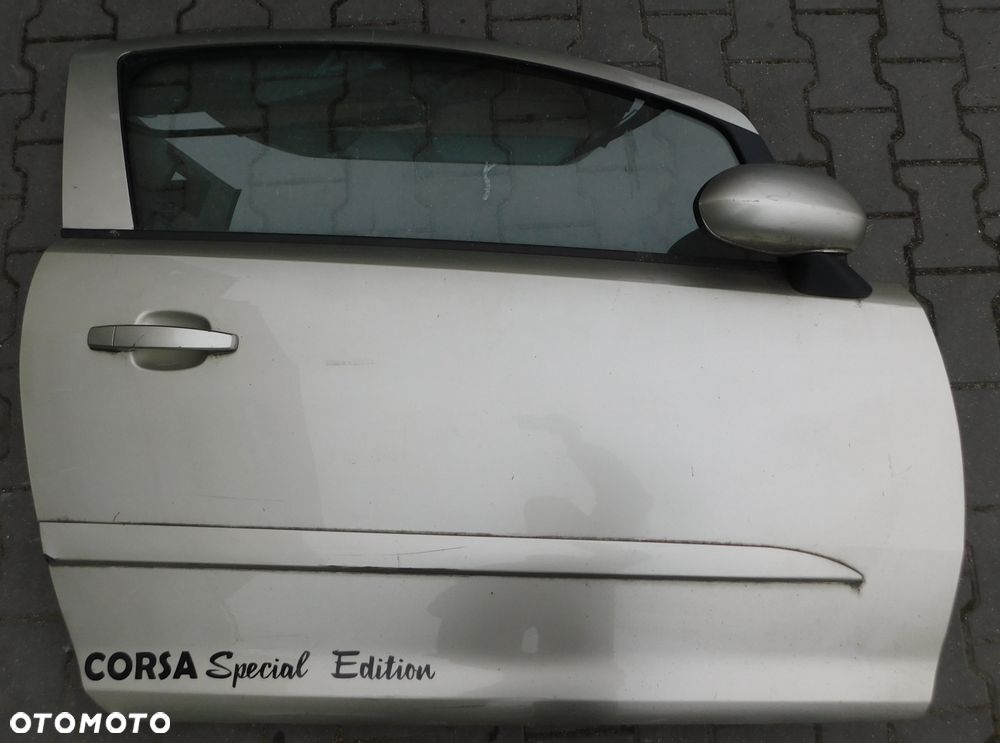 drzwi prawe przód przednie OPEL CORSA D 3d Z40m