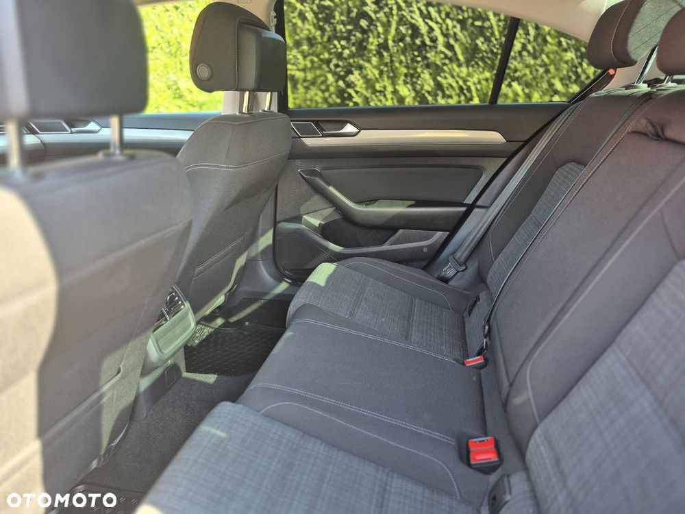 Volkswagen Passat 2.0 TSI Business DSG - 7