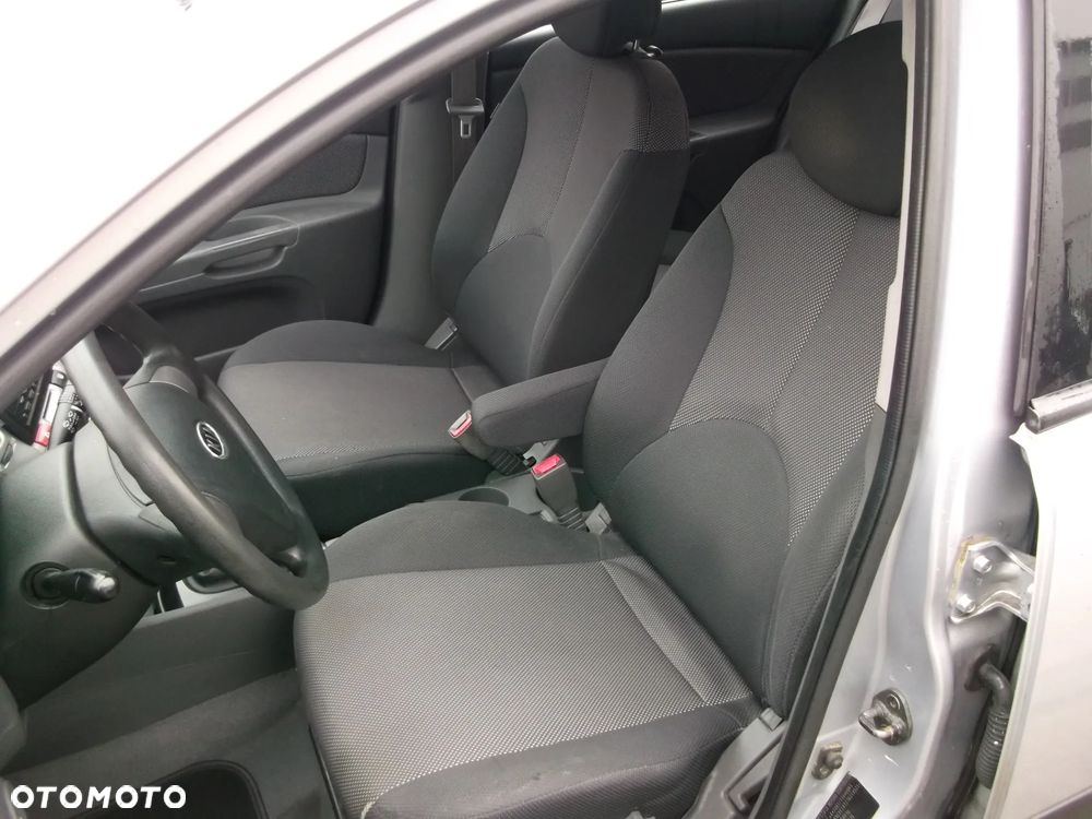 Kia Rio 1.4 EX - 2
