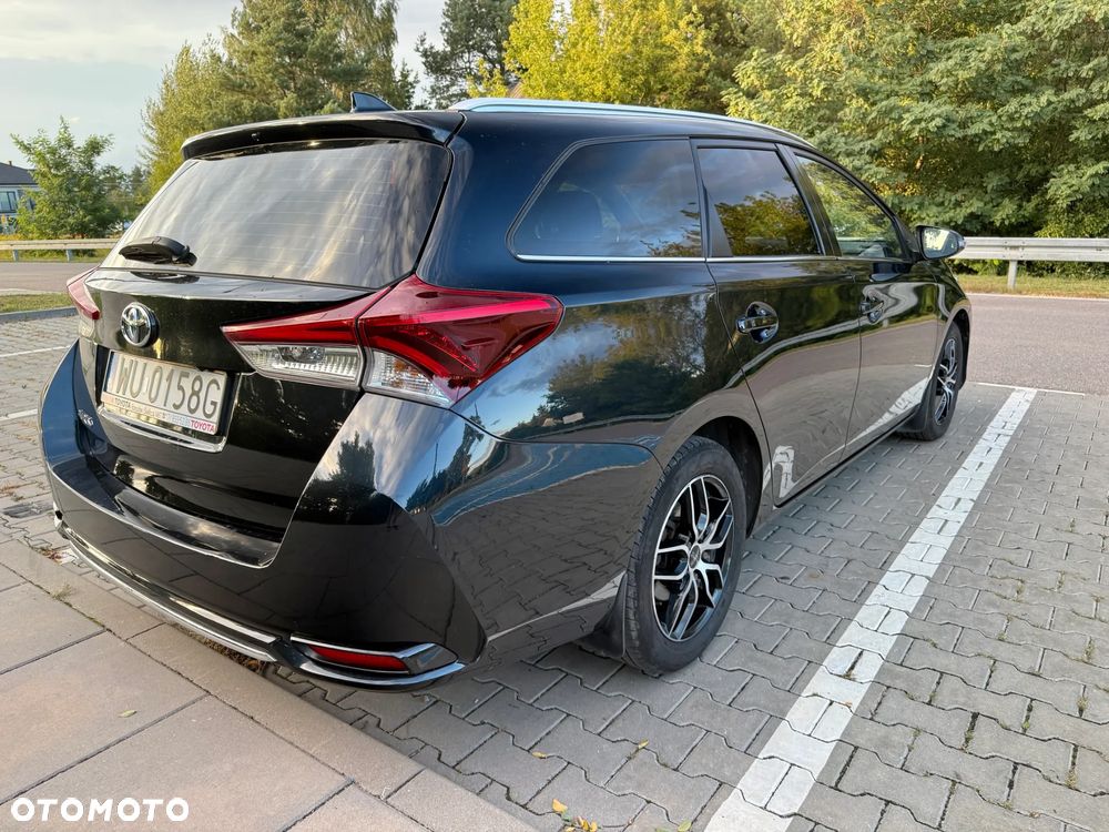 Toyota Auris 1.6 Premium - 8