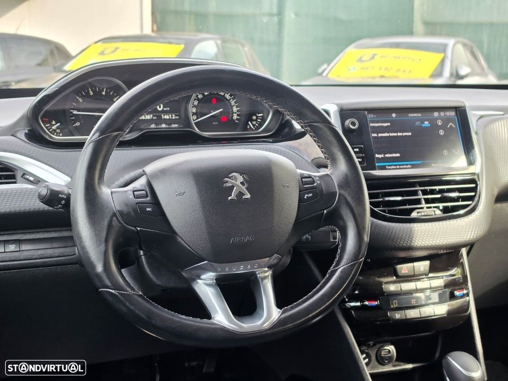 Peugeot 2008 1.2 PureTech Allure EAT6 - 14