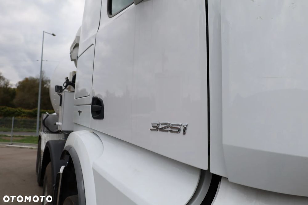 Mercedes-Benz Arocs 3251 - 12