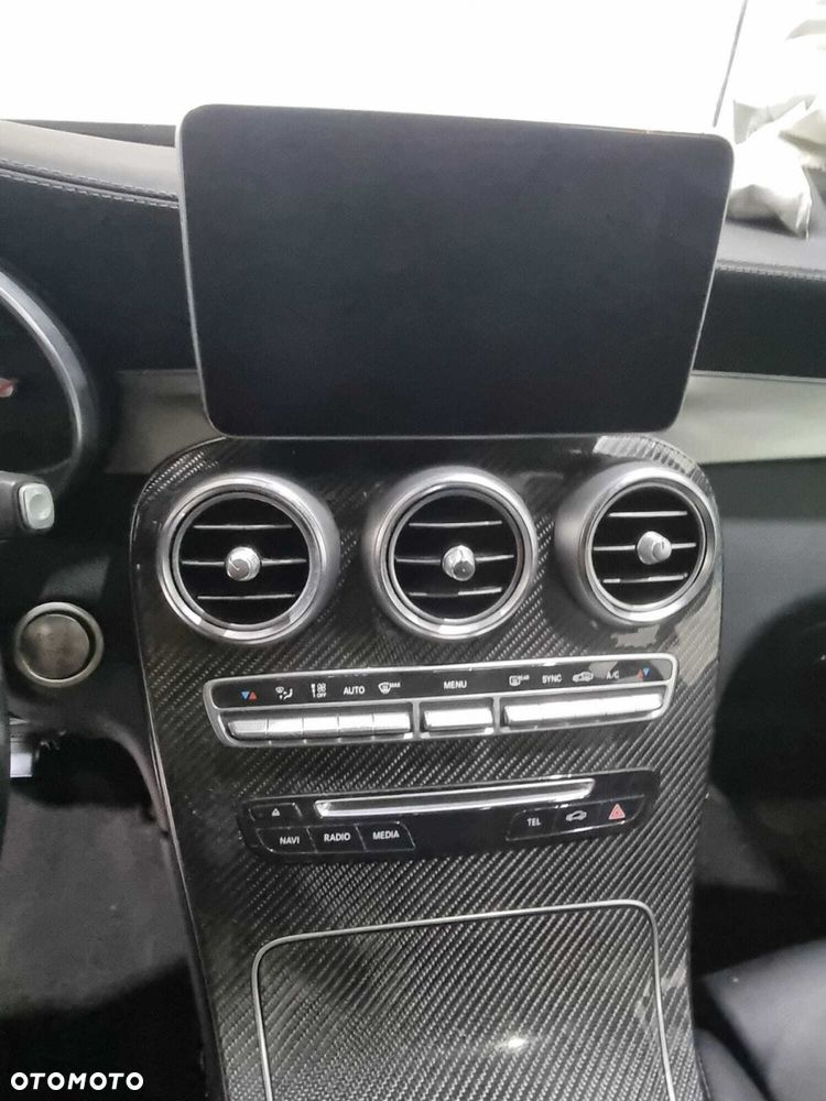 Mercedes-Benz GLC - 24