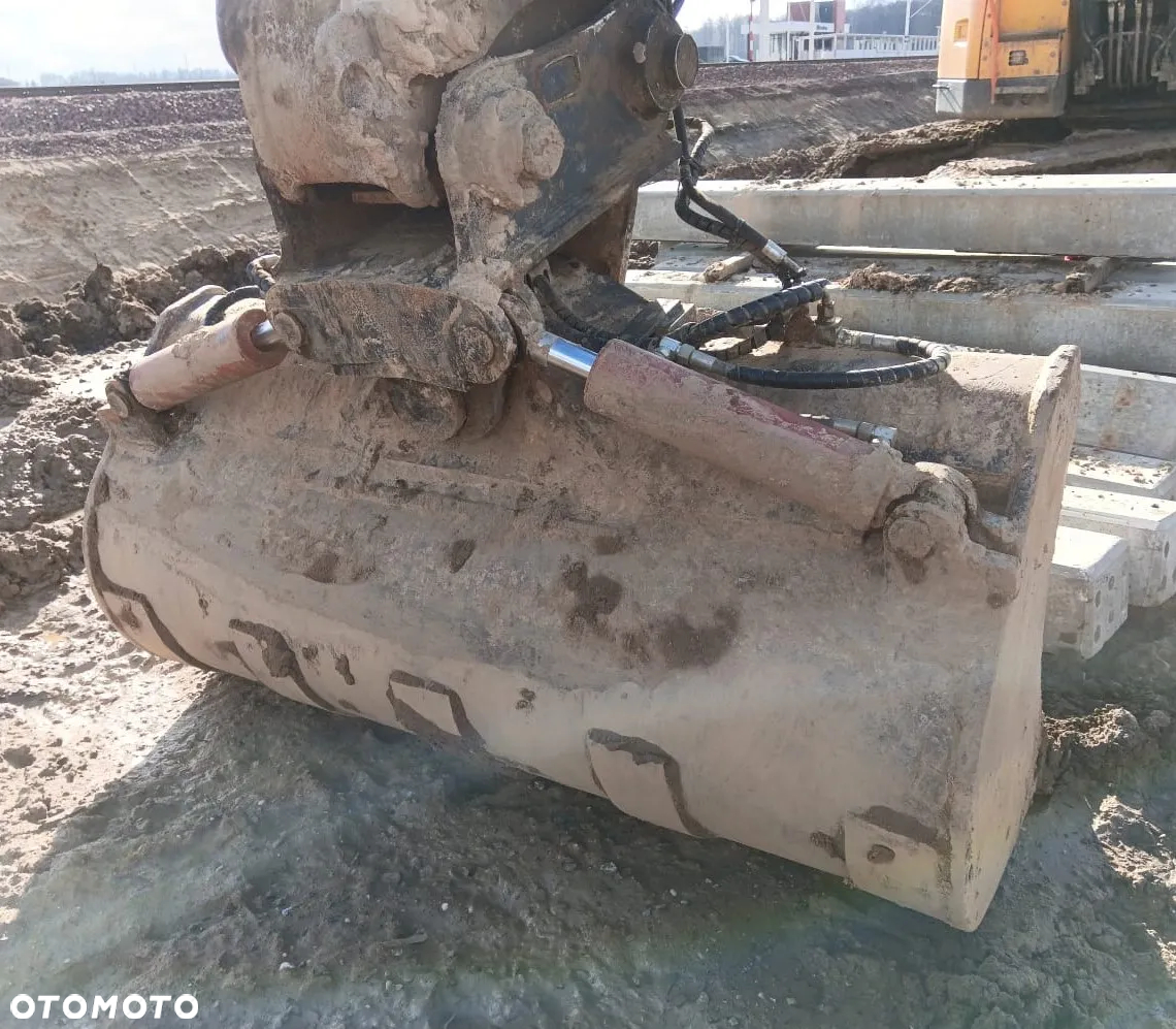 ŁYŻKA SKARPOWA uchylna 84", 90mm, 30t - 3