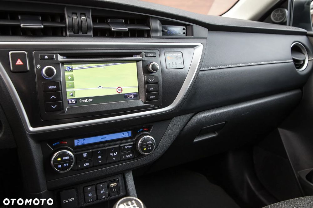 Toyota Auris 1.6 Prestige - 19