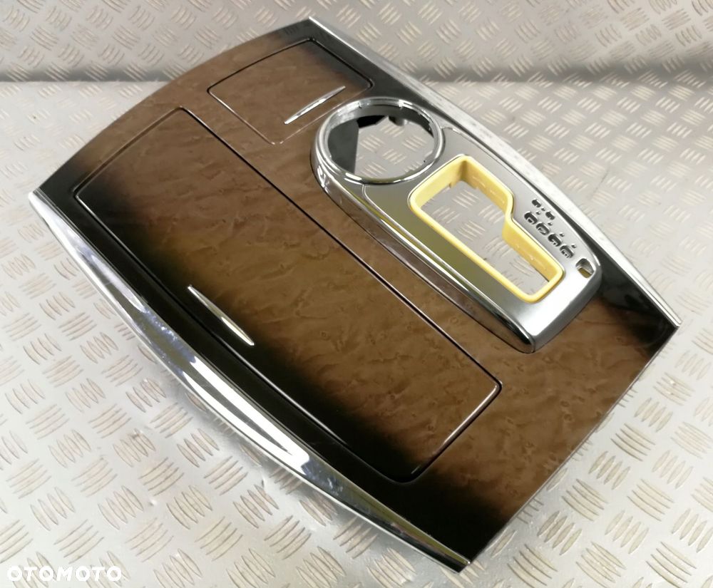 ramka panel dekor środkowy USB INFINITI QX80 2013-