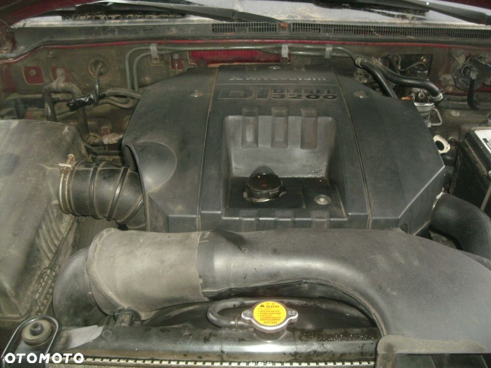Mitsubishi Pajero - 8