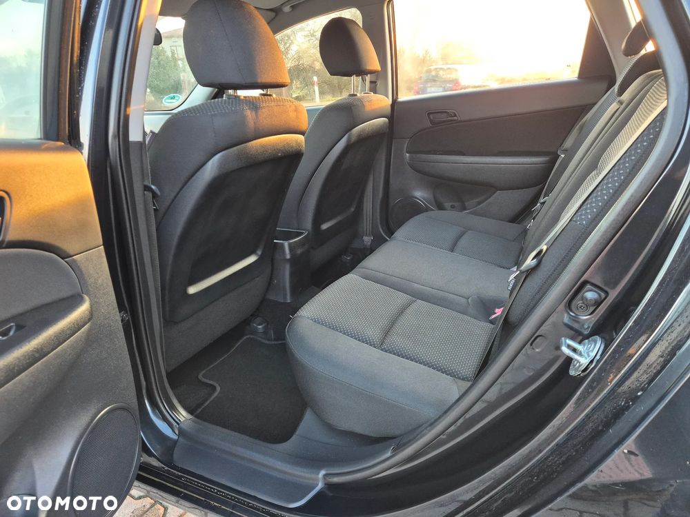 Hyundai i30 1.6 CRDi Comfort World Cup - 10