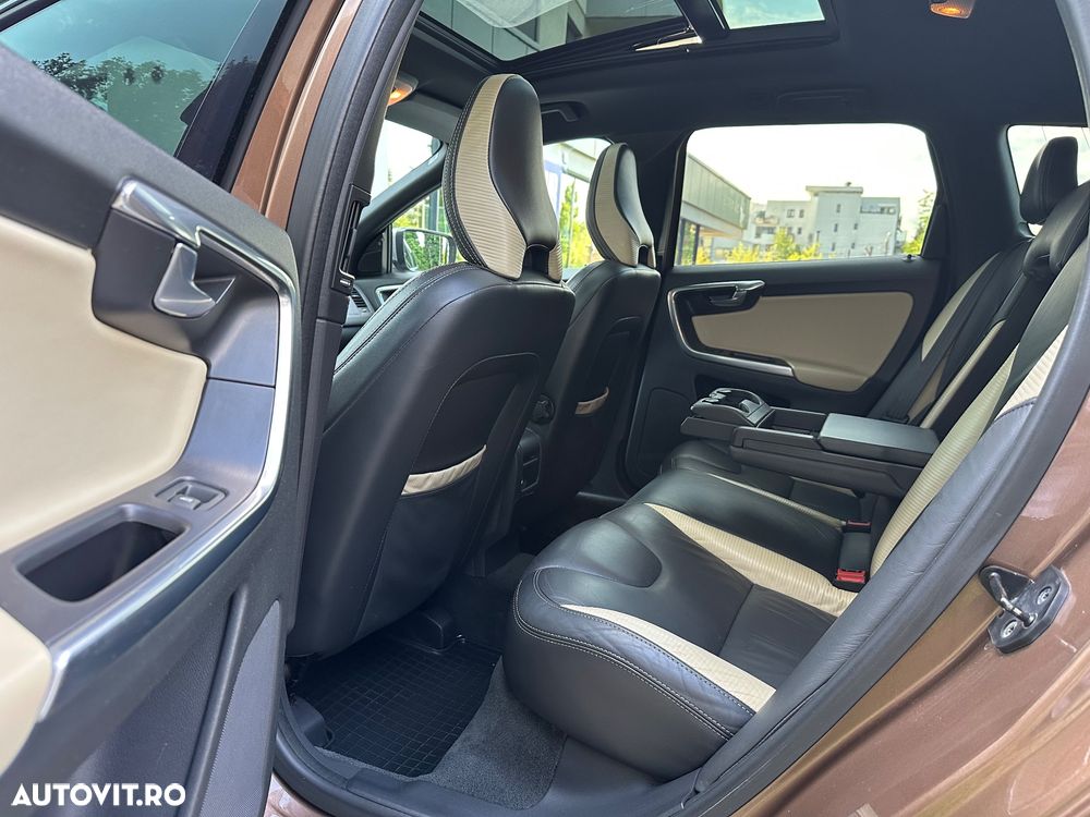 Volvo XC 60 D5AWD R-Design - 8