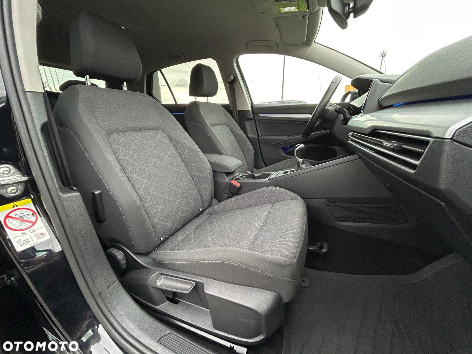 Volkswagen Golf VIII 1.5 TSI EVO Life - 17