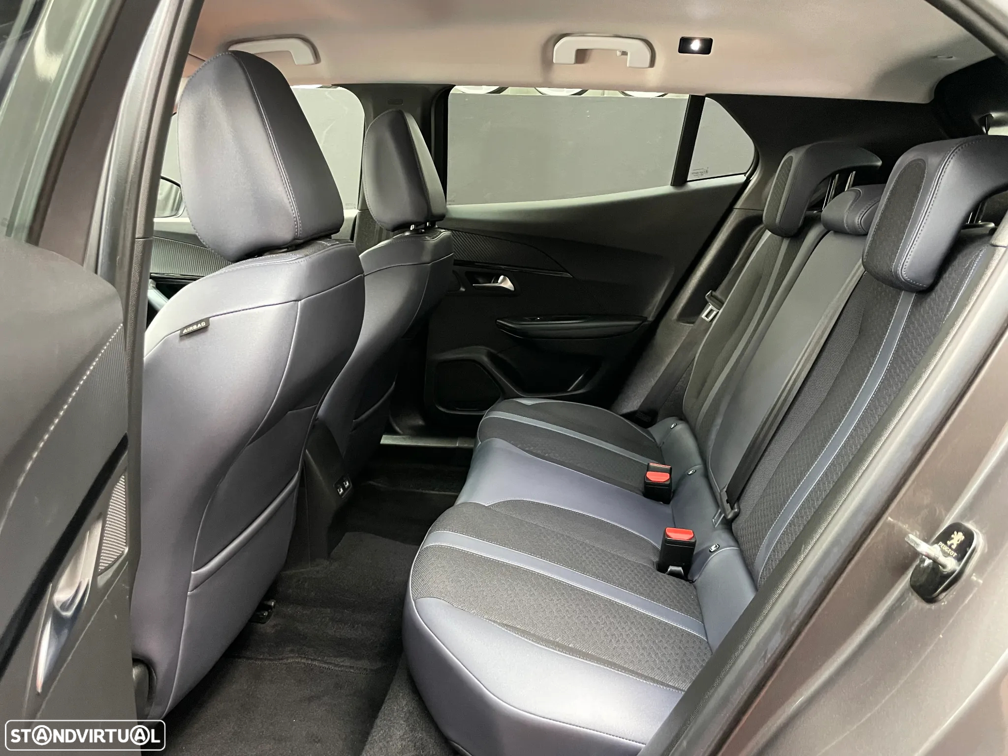 Peugeot 2008 1.2 PureTech Allure Pack EAT8 - 6