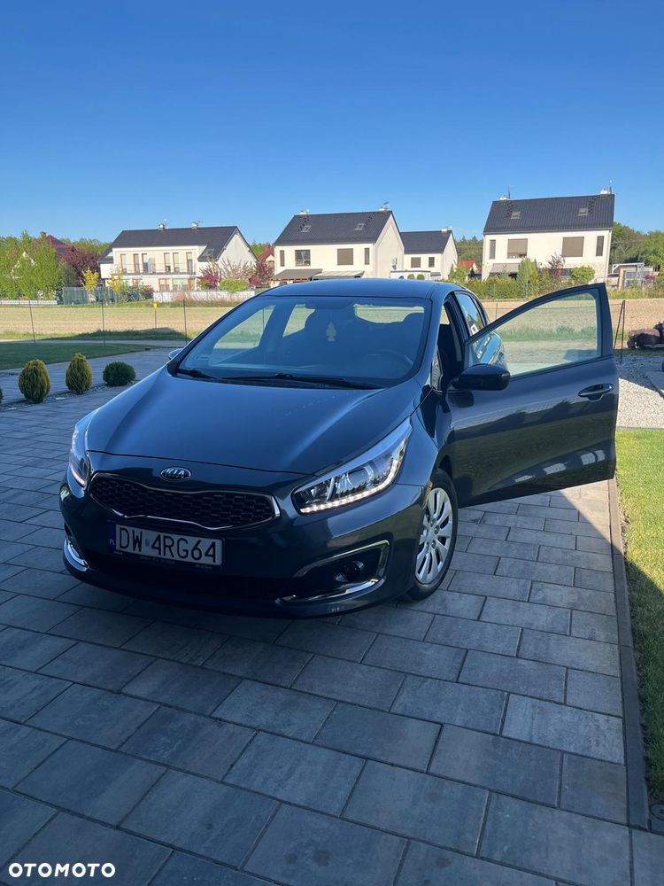 Kia Ceed - 10