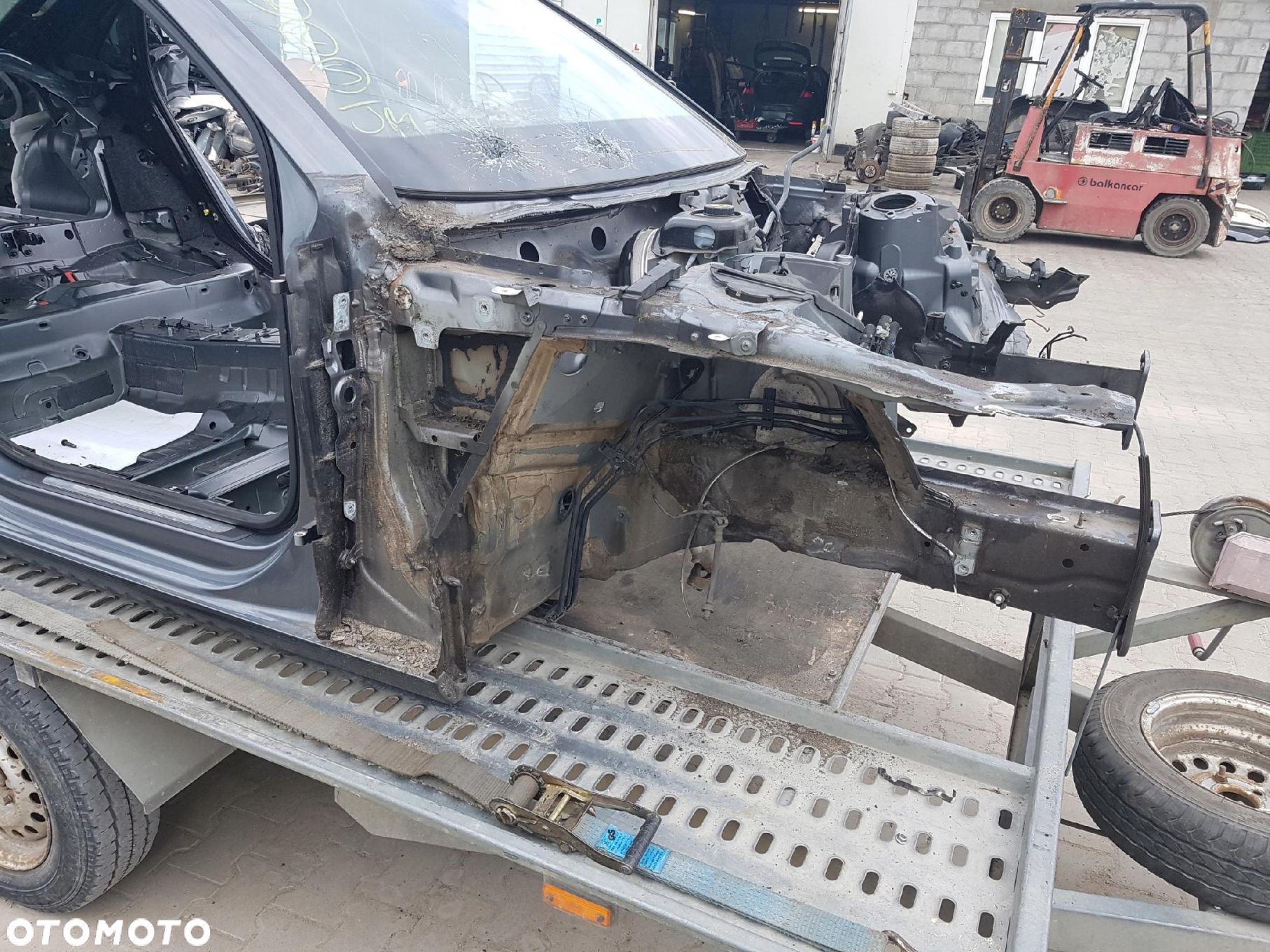 AUDI A4 B9 8W 15r- PODŁUŻNICA ĆWIARTKA PRAWA PRZÓD LX7R - 1