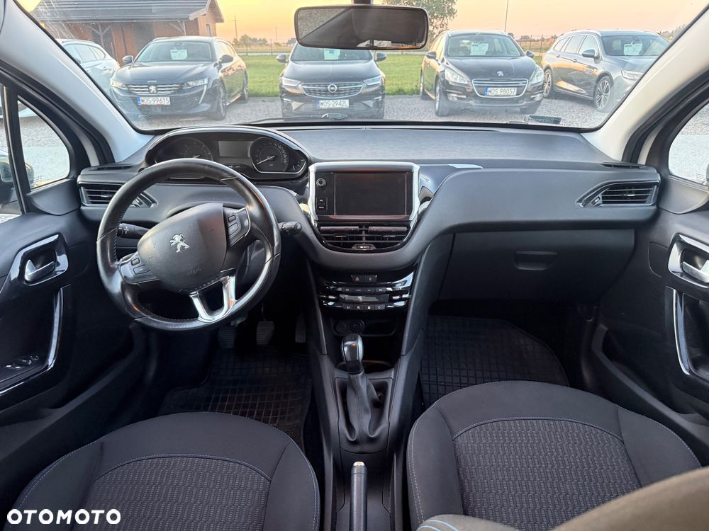 Peugeot 208 - 16