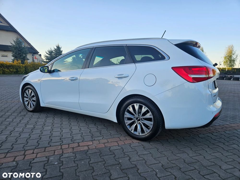Kia Ceed 1.6 CRDi 136 ISG Dream-Team Edition - 10