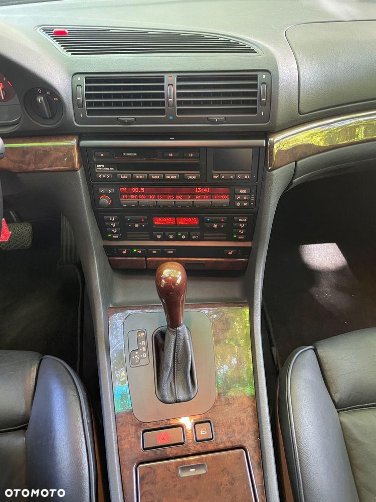 BMW Seria 7 740i - 18