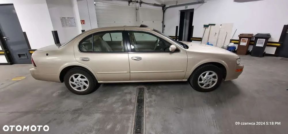 Nissan Maxima QX 3.0 SE - 3
