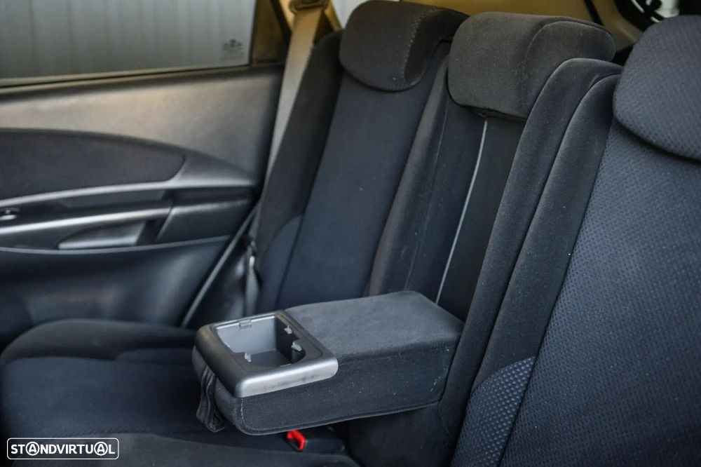 Hyundai Tucson 2.0 2WD GLS - 28