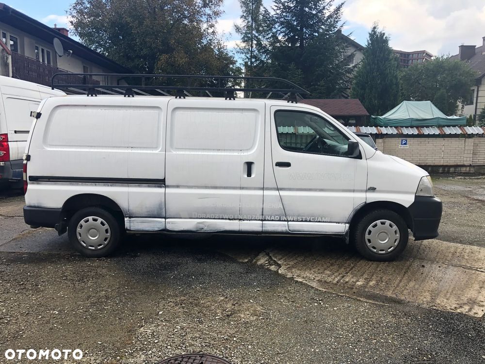 Toyota HIACE - 7