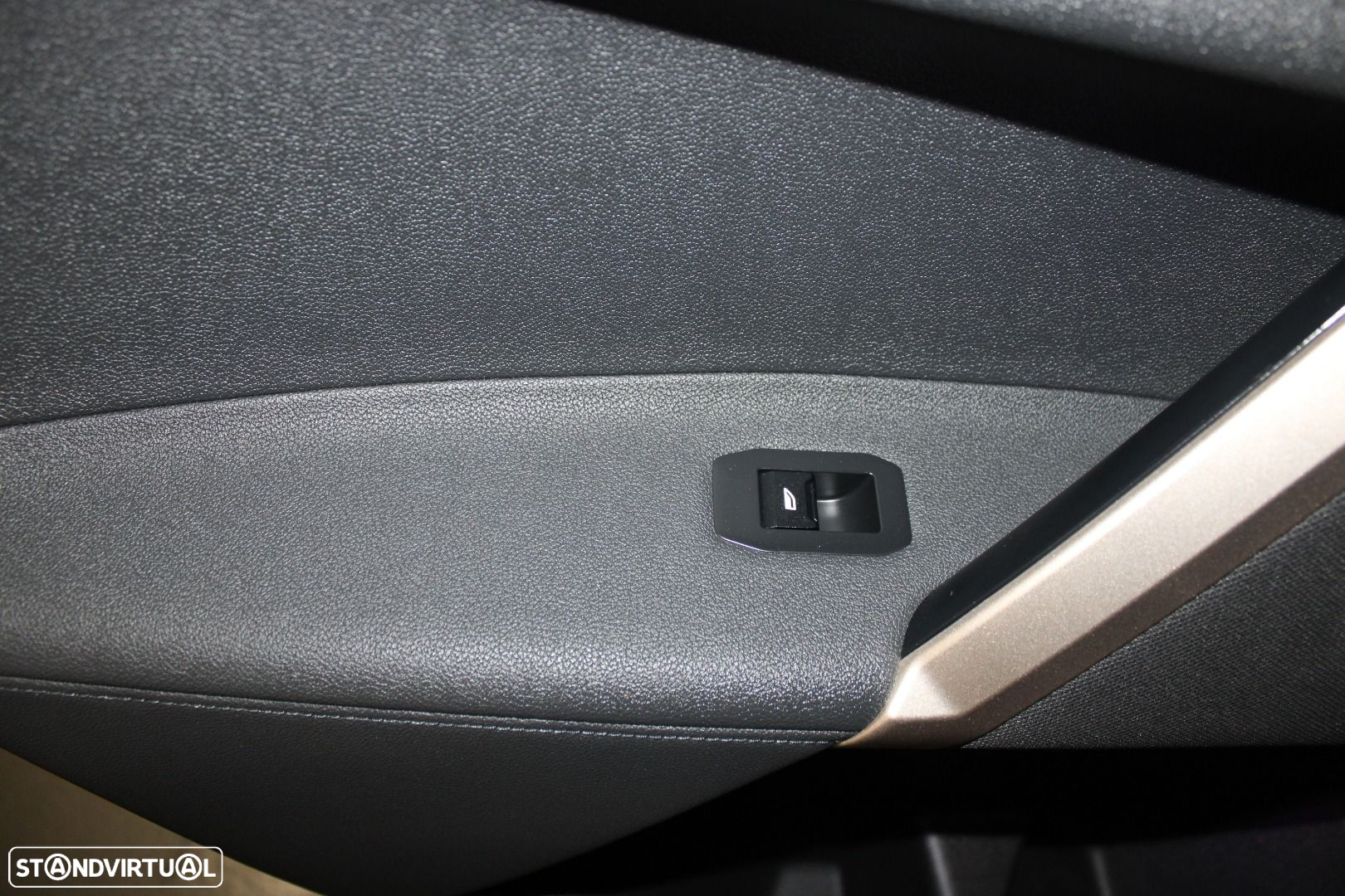 BMW iX xDrive 40 Pack Desportivo - 28