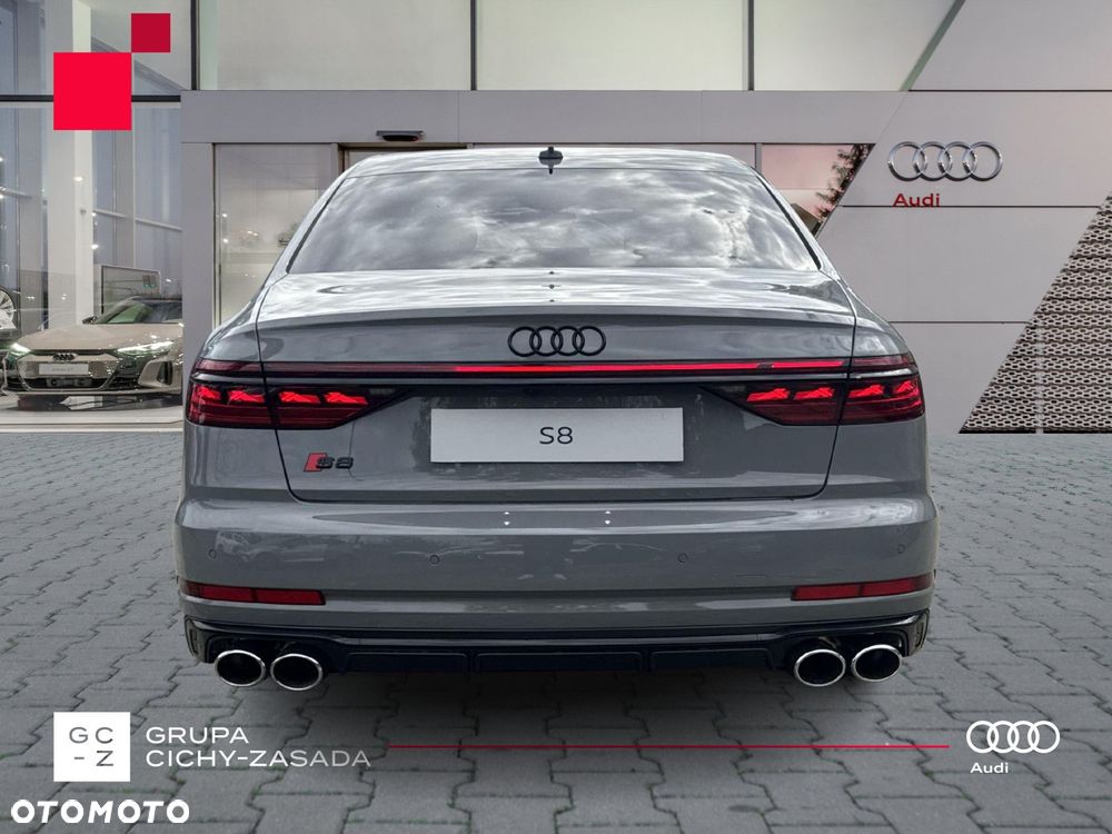 Audi S8 - 4