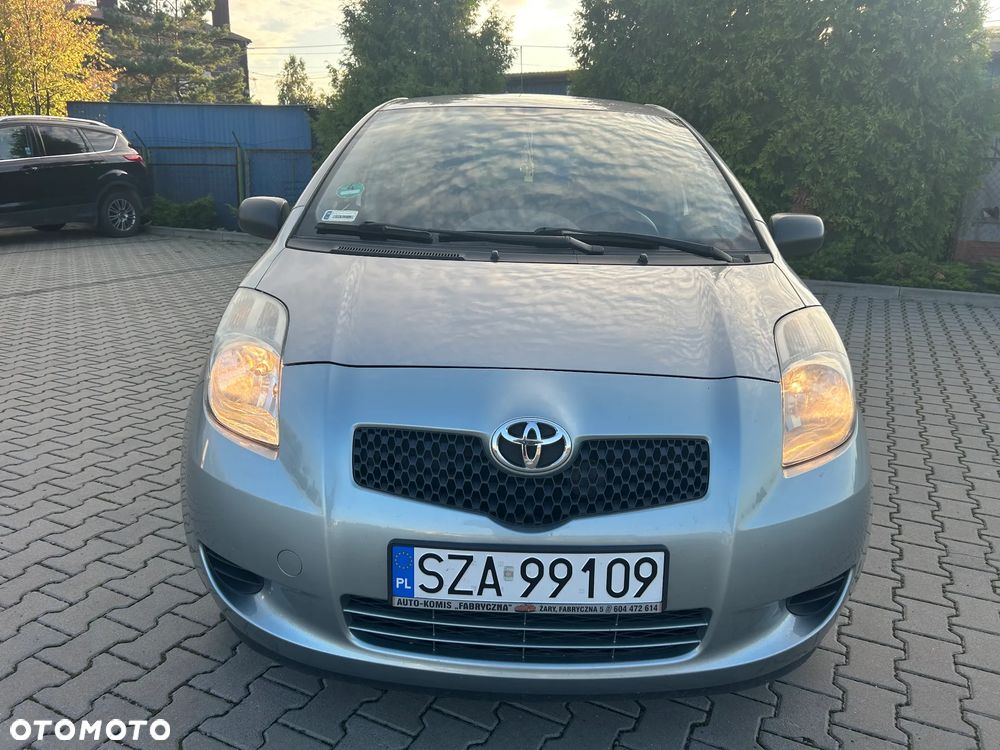 Toyota Yaris 1.3 VVT-i Sol - 2