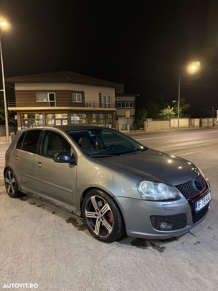 Volkswagen Golf - 1