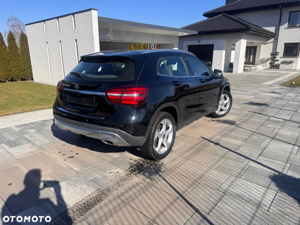 Mercedes-Benz GLA 180 d - 12