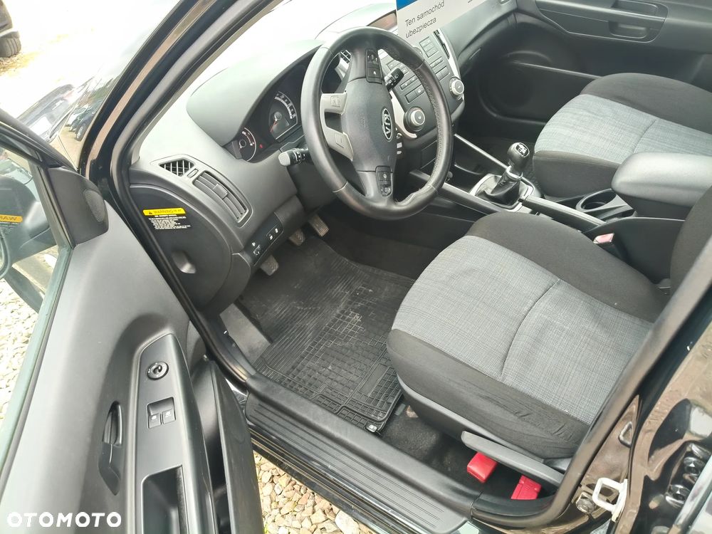 Kia Ceed - 14