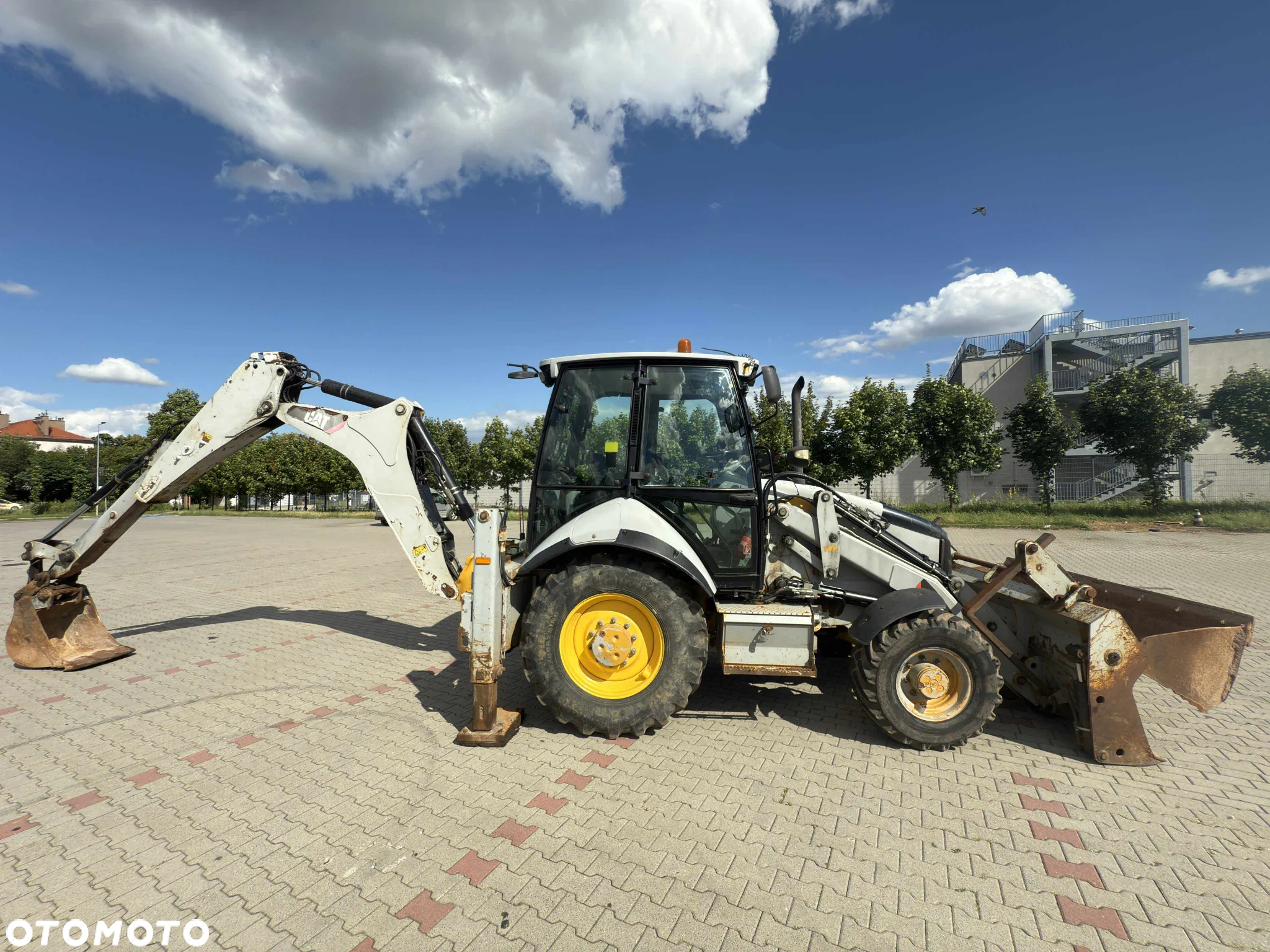 Caterpillar 442E - 13