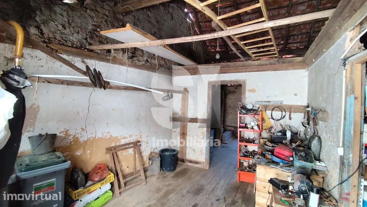 Ruína tradicional em pedra com potencial para reconstrução - Grande imagem: 3/9