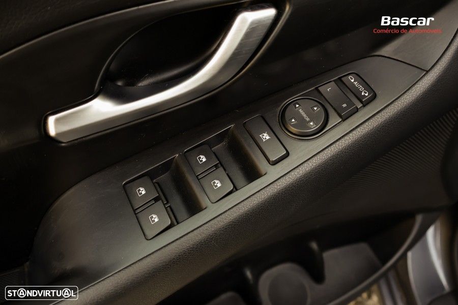 Hyundai i30 SW 1.6 CRDi Style+Navi - 51