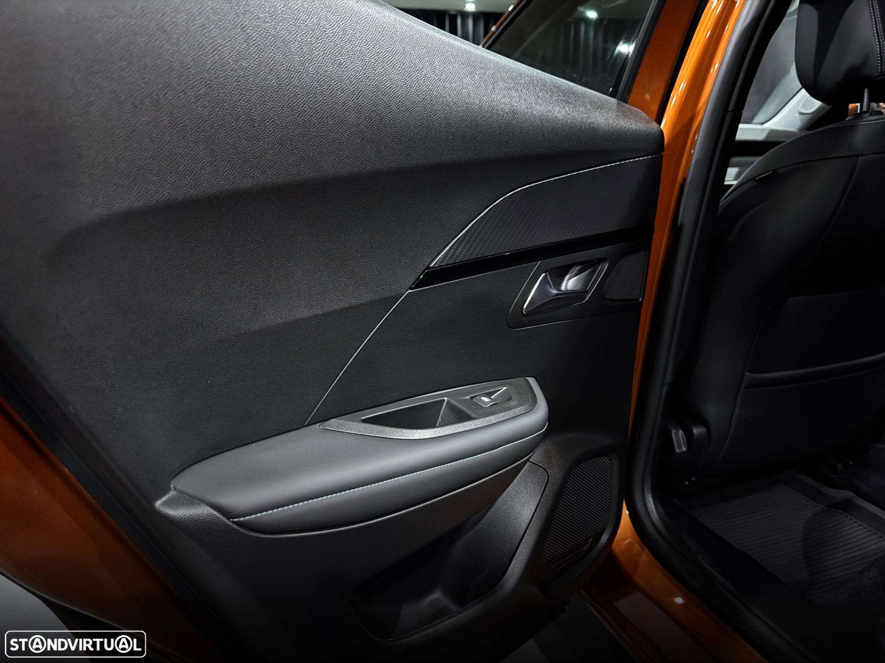 Peugeot 2008 1.2 PureTech Allure Pack EAT8 - 28