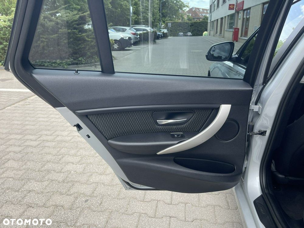 BMW Seria 3 - 23
