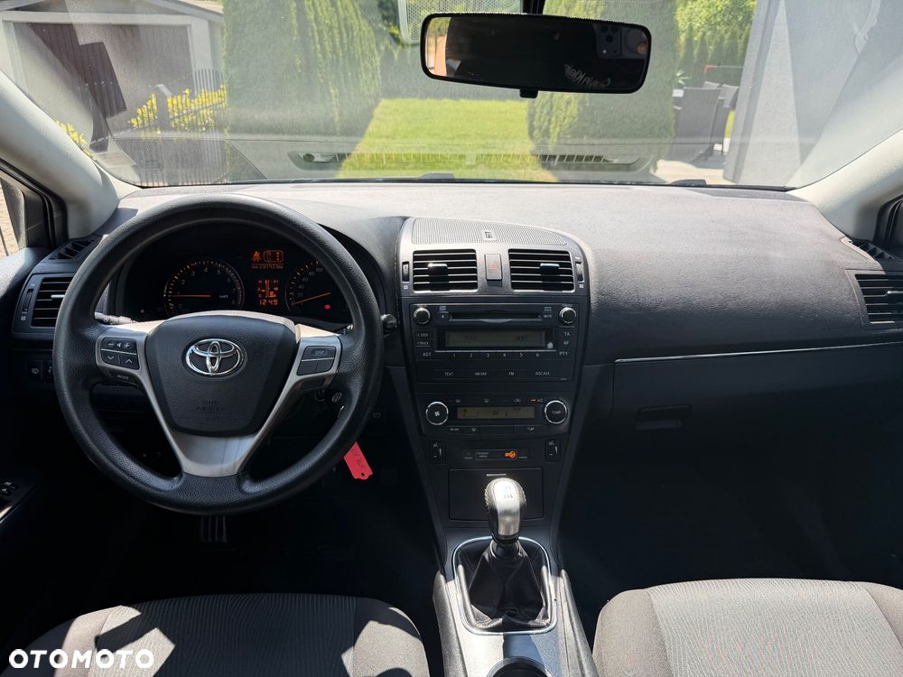 Toyota Avensis 1.6 Comfort - 8
