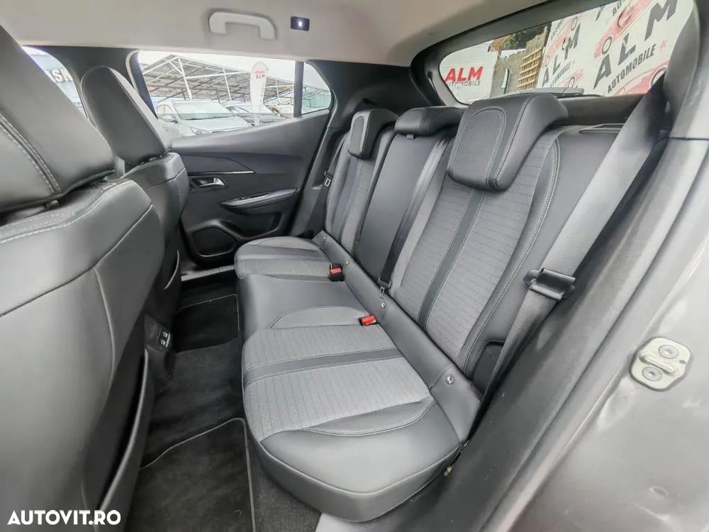 Peugeot 2008 1.2 L PureTech STT EAT8 Allure - 12