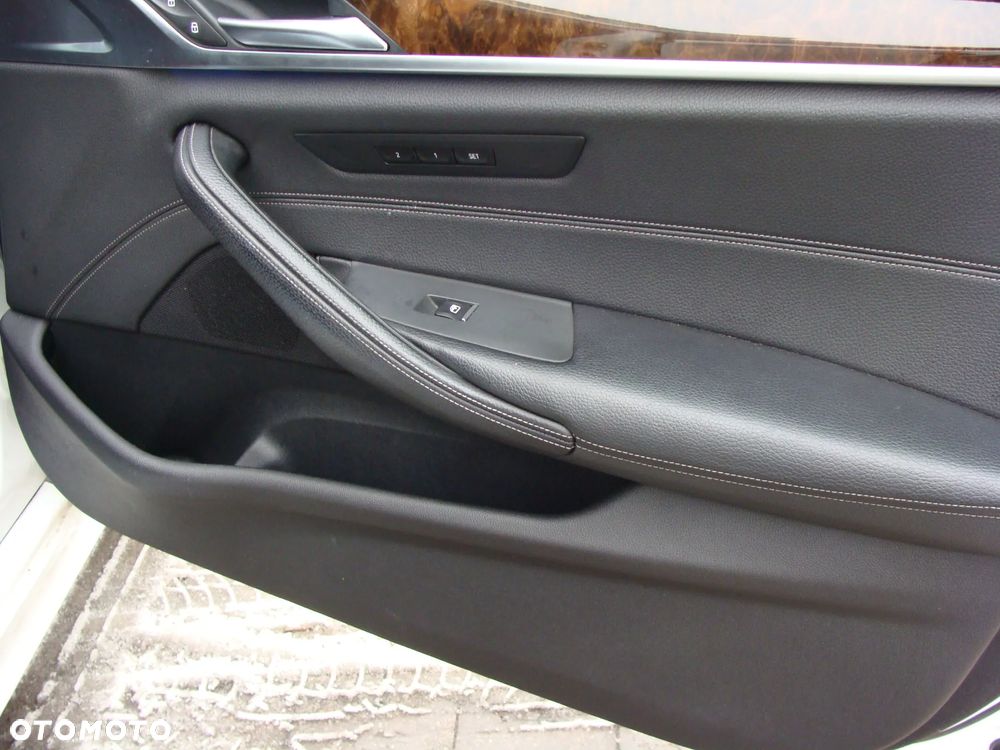 BMW Seria 5 520d xDrive M Sport sport - 16