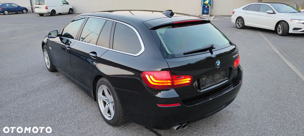 BMW Seria 5 525d Luxury Line - 13