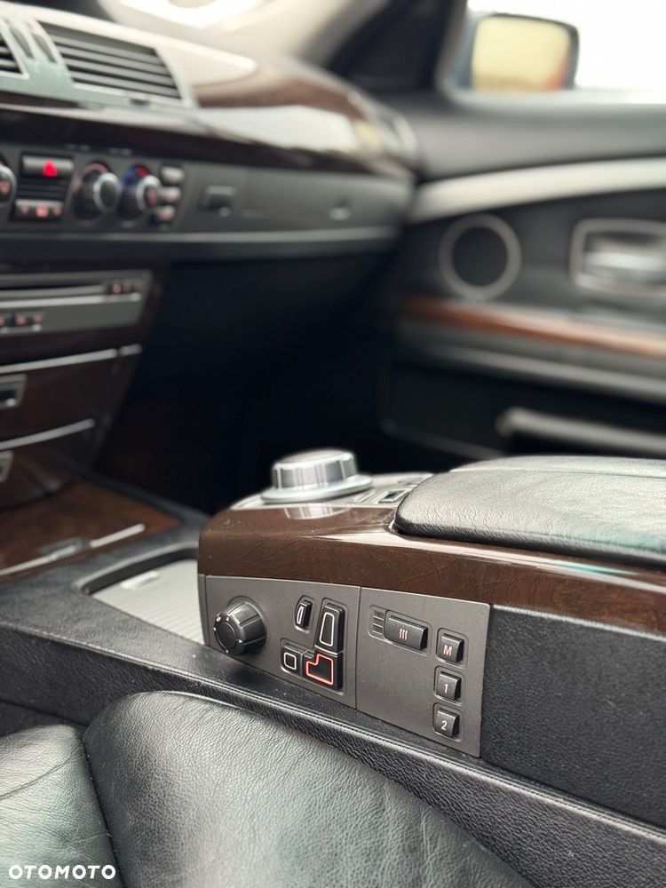 BMW Seria 7 750i L - 31
