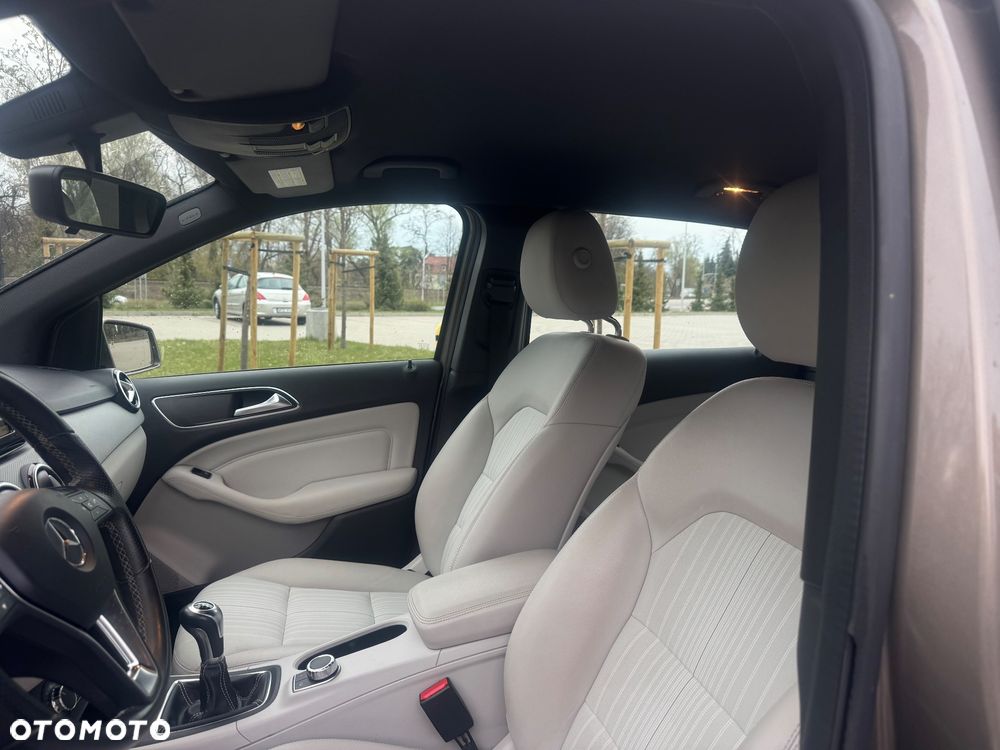 Mercedes-Benz Klasa B 180 BlueEFFICIENCY Edition Style - 27
