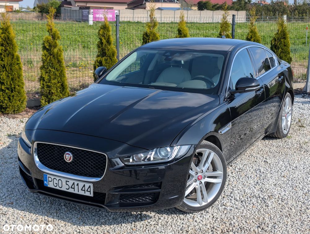 Jaguar XE 2.0 T Prestige - 1