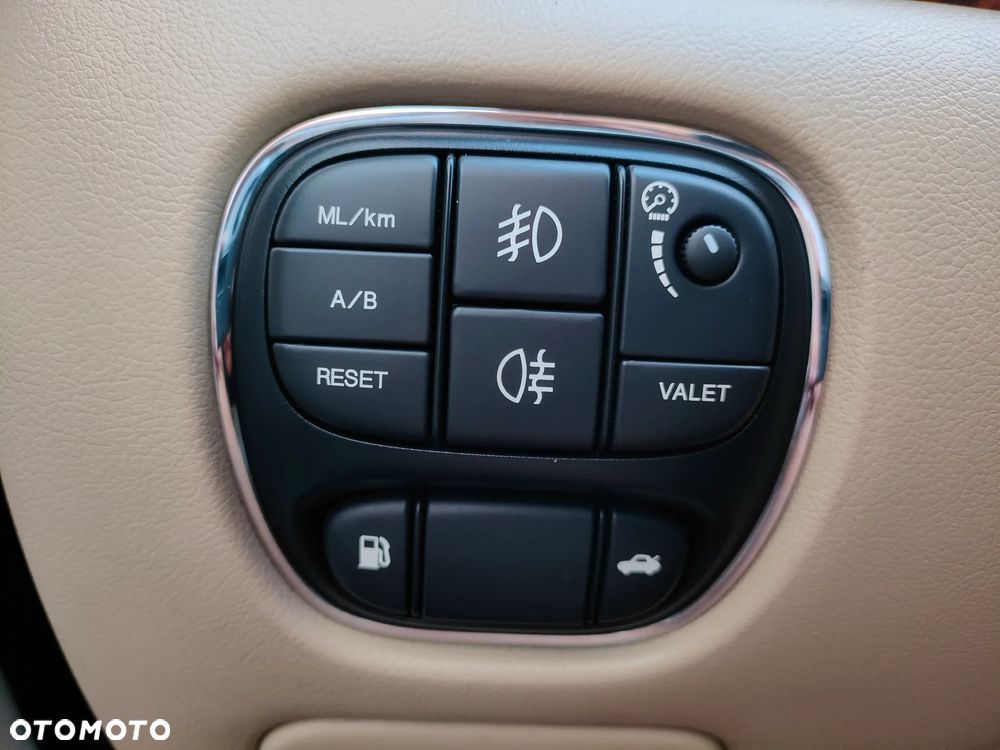 Jaguar XJ XJ8 4.2 Executive - 25