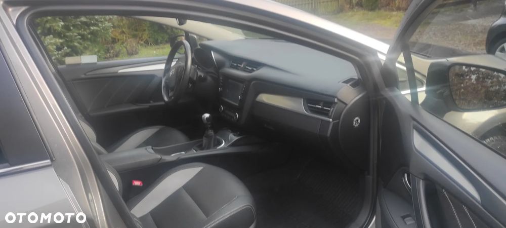 Toyota Avensis 2.0 D-4D Premium - 13