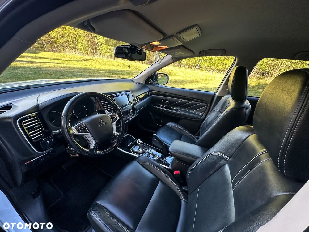 Mitsubishi Outlander Intense + - 16