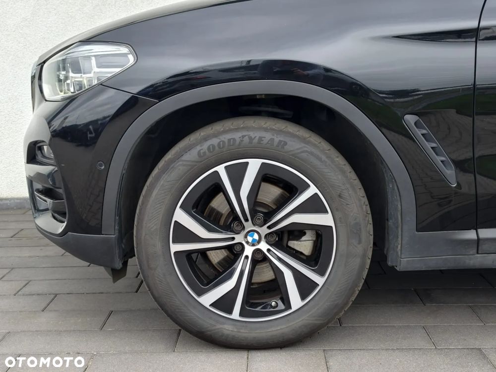 BMW X3 xDrive20i Advantage - 4