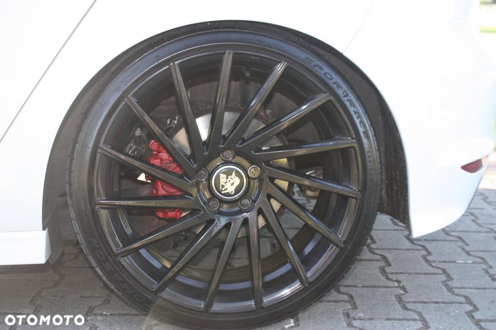 Volkswagen Golf - 8