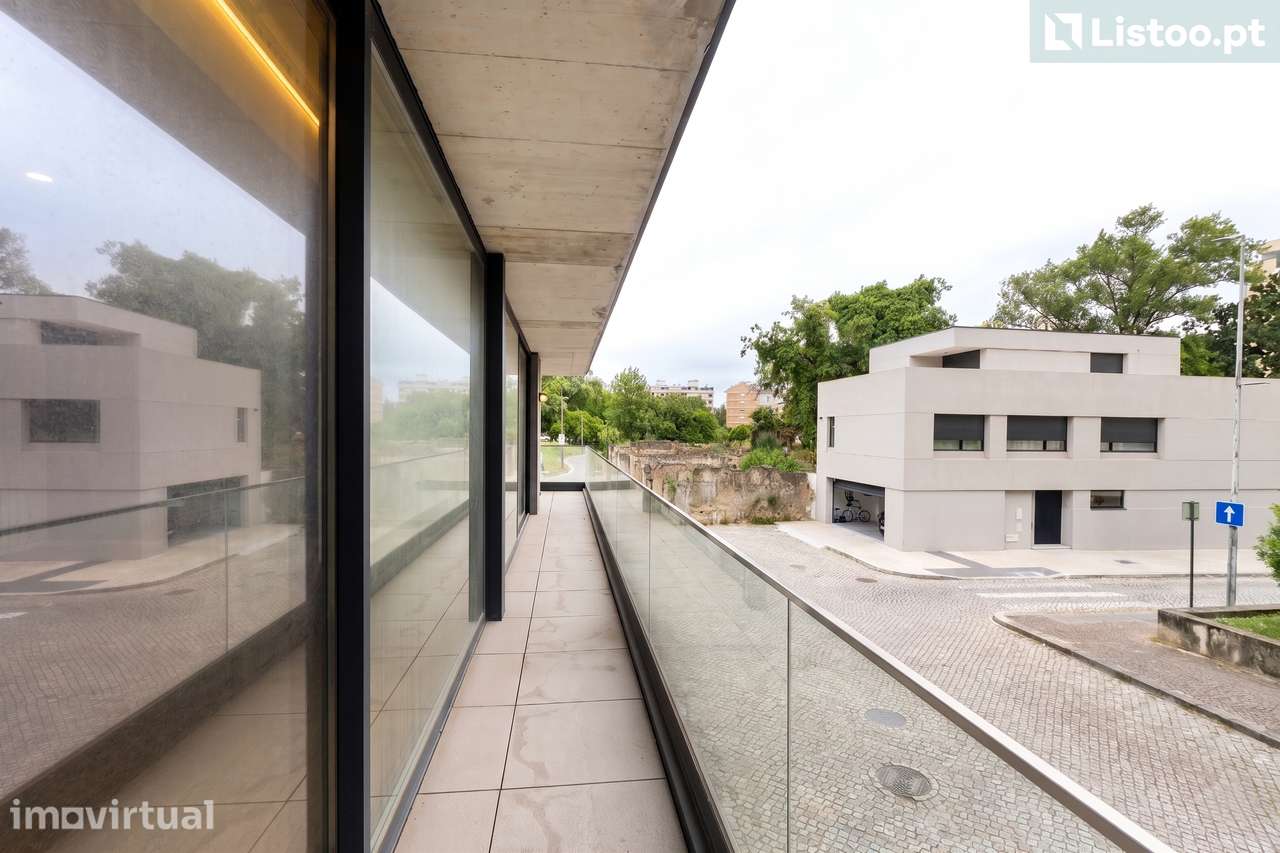 Apartamento T3 Varandas Amplas e Garagem Box | Pinheiro Manso - Grande imagem: 5/27