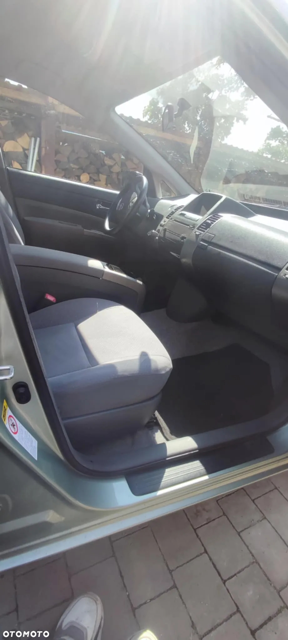 Toyota Prius (Hybrid) Executive - 8