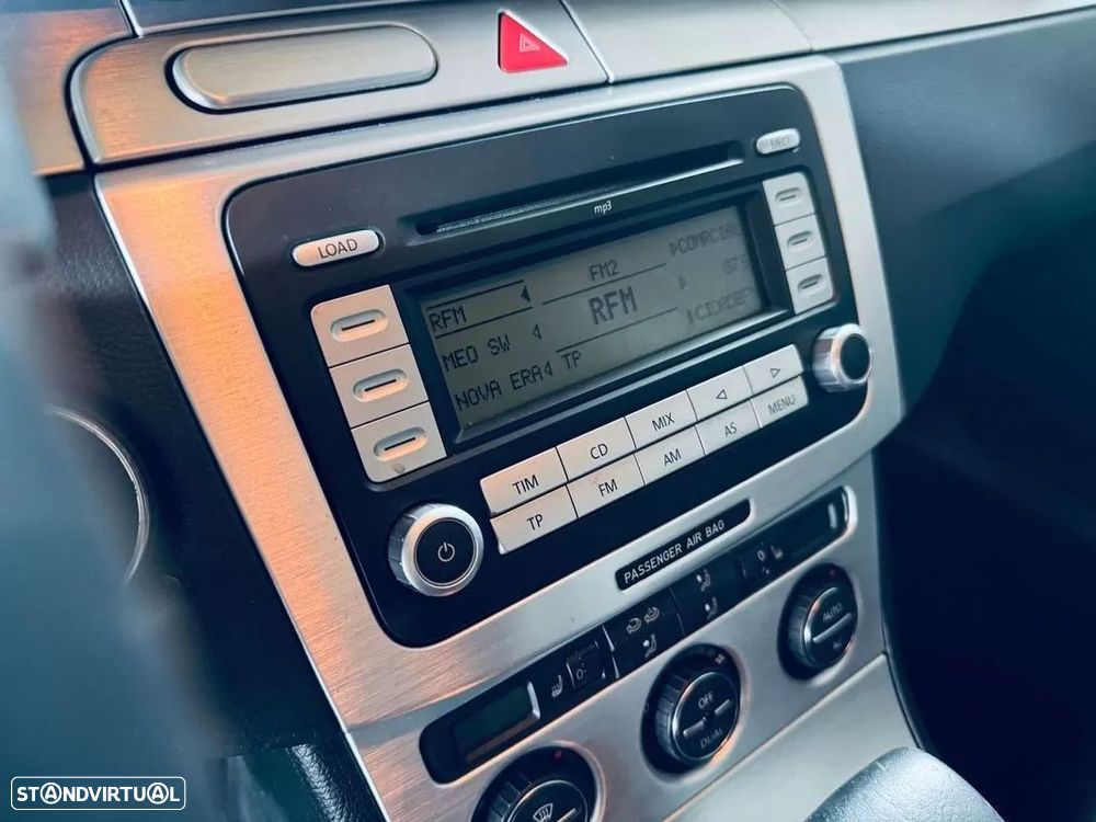 VW Passat Variant 2.0 TDi Highline DSG - 24